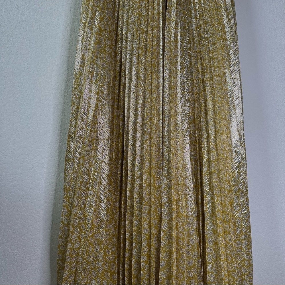 Alexis Joya Pleated Strapless Gown Maxi Dress
Metallic Gold Lame Rare SZ S - Picture 7 of 11